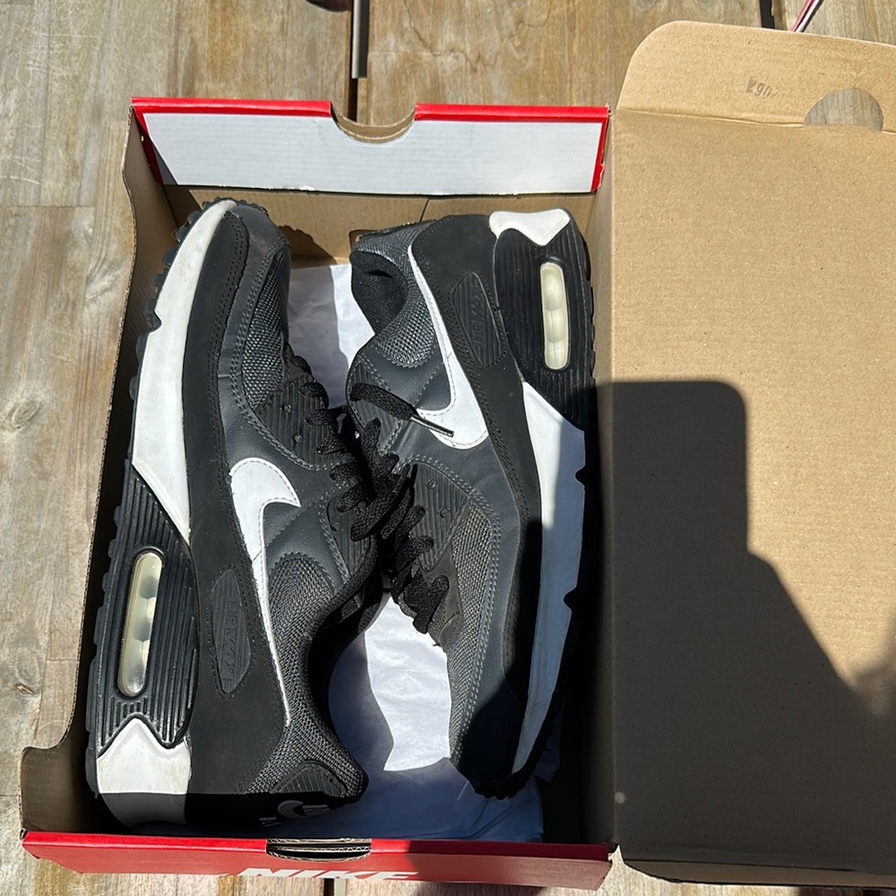 Nike Air Max 90 Black and White